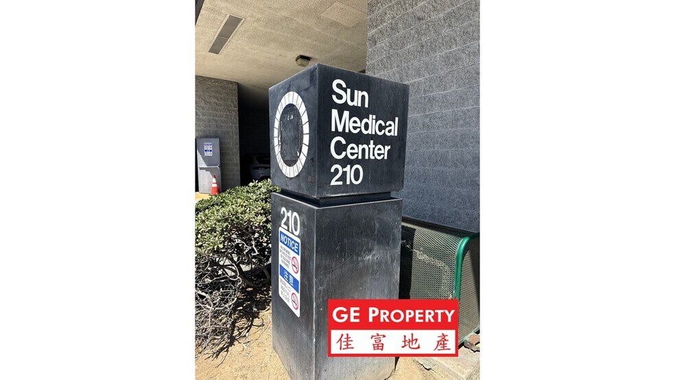 210 N Garfield Ave, Monterey Park, CA à louer - Photo du bâtiment - Image 3 de 21
