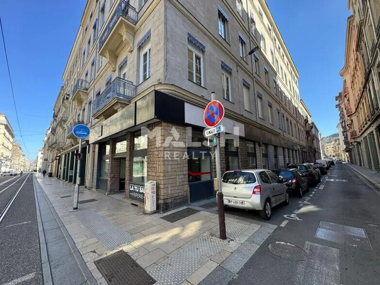 Commerce de détail dans Saint-Étienne à vendre - Photo du bâtiment - Image 1 de 8