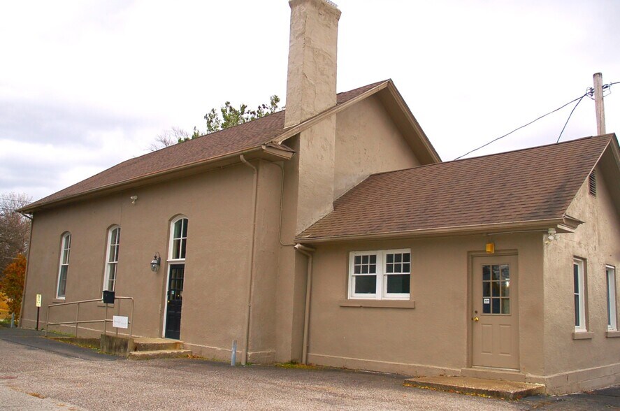 9722 Columbia Rd, Olmsted Falls, OH à vendre - Photo du bâtiment - Image 3 de 13