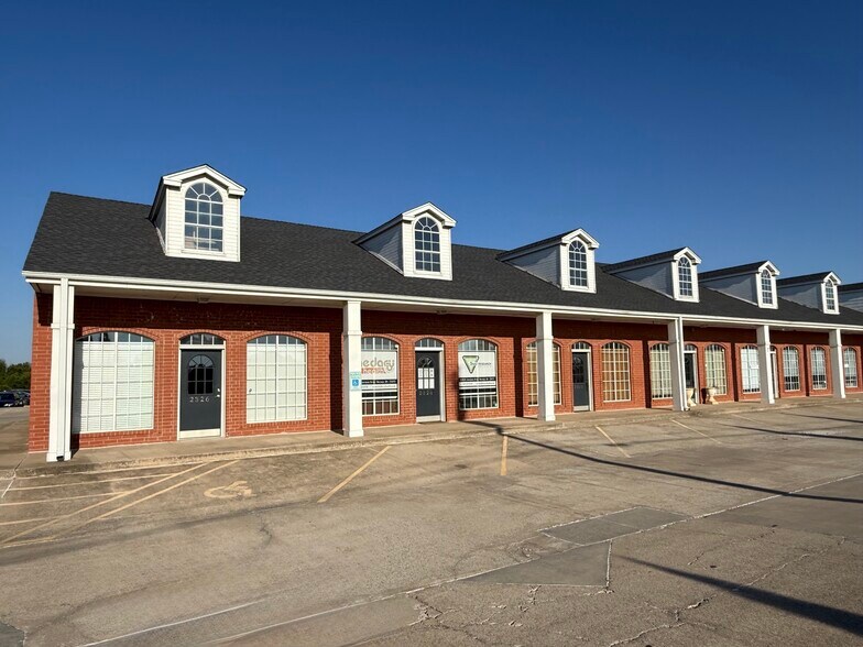 2326-2350 N Interstate Dr, Norman, OK à louer - Photo du bâtiment - Image 2 de 5