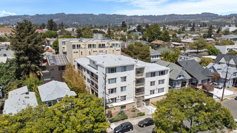484 37th St, Oakland, CA à vendre - Photo du bâtiment - Image 1 de 1