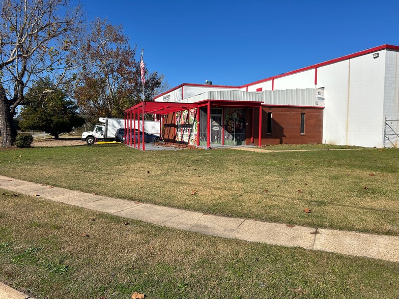 100 N Bessemer Ave, Mobile, AL for lease - Building Photo - Image 1 of 13