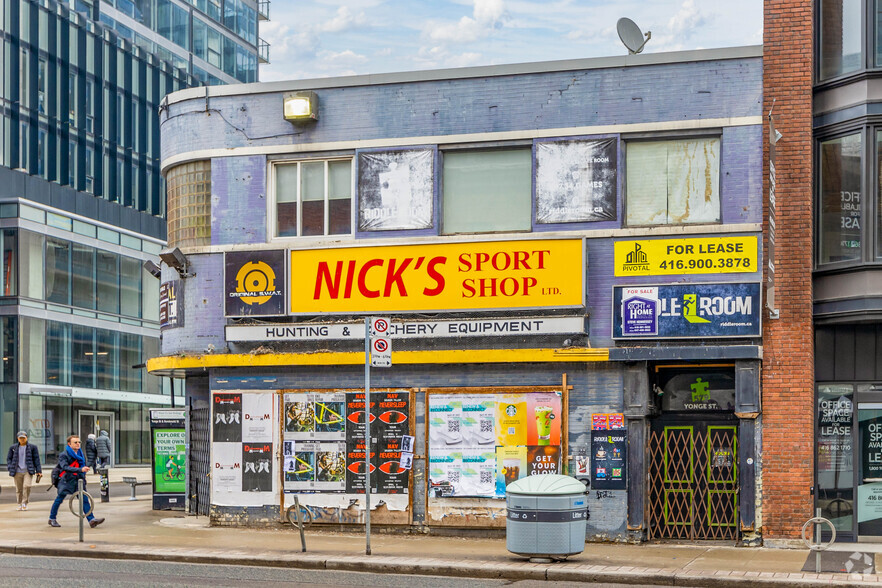 579 Yonge St, Toronto, ON for lease - Building Photo - Image 2 of 2