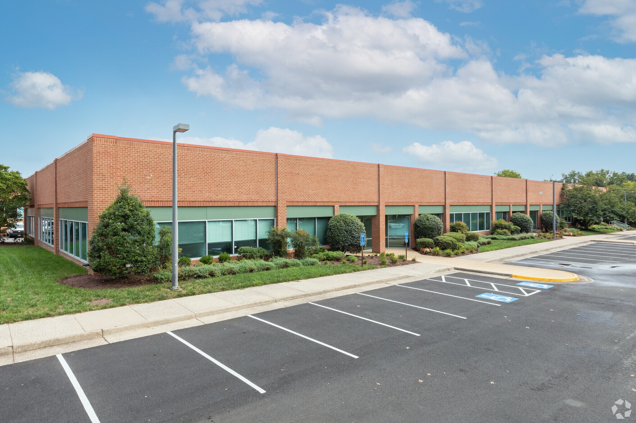 4206 Technology Ct, Chantilly, VA à louer Photo principale- Image 1 de 7
