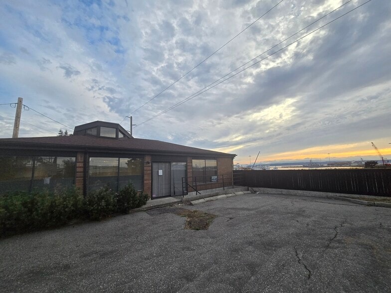 2516 W Marine View Dr, Everett, WA for lease - Building Photo - Image 1 of 10