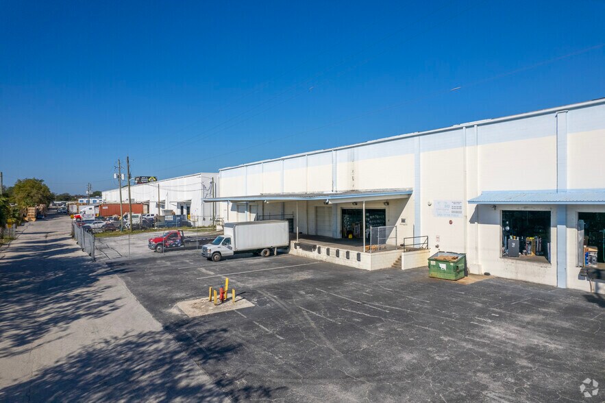 5520 E Giddens Ave, Tampa, FL à louer - Photo du bâtiment - Image 3 de 21