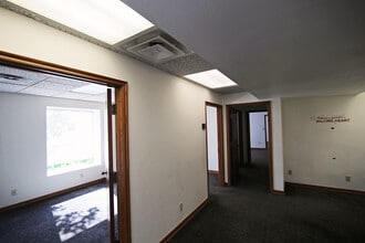 923 N Robinson Ave, Oklahoma City, OK for lease Interior Photo- Image 2 of 3