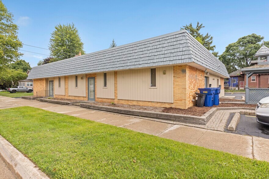 230 North Ave, Mount Clemens, MI à louer - Photo du bâtiment - Image 2 de 21