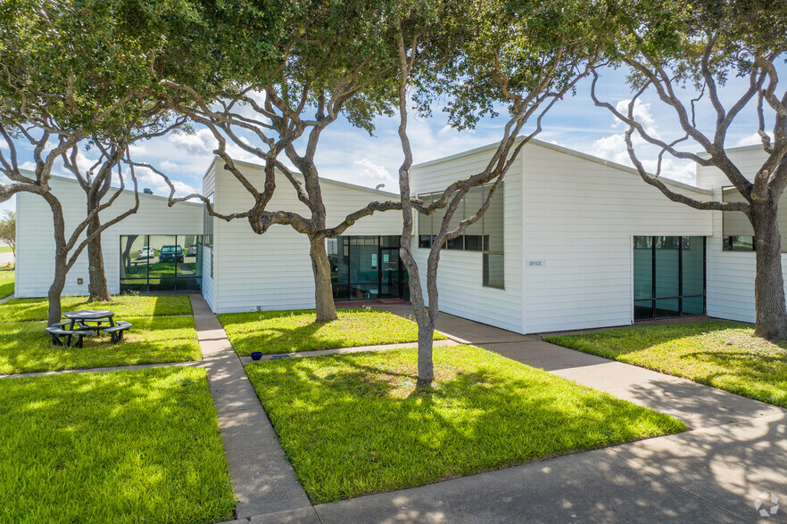 1733 N Padre Island Dr, Corpus Christi, TX for sale - Primary Photo - Image 3 of 25