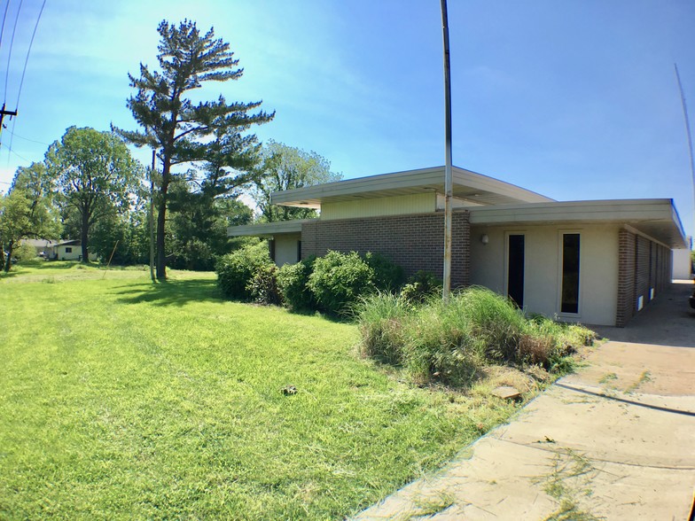 4166 W Kearney St, Springfield, MO à vendre - Photo du bâtiment - Image 1 de 1