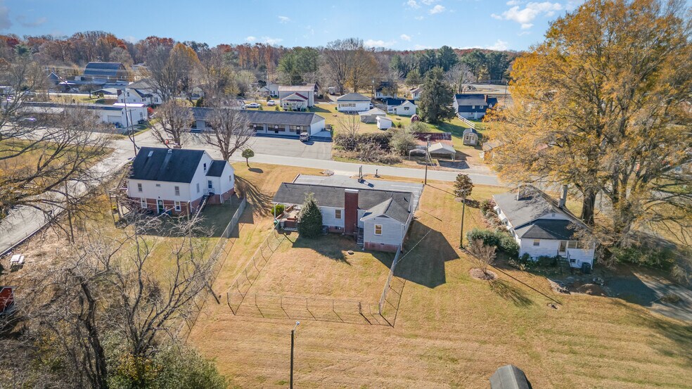 317 E King St, King, NC à vendre - Photo du bâtiment - Image 2 de 10