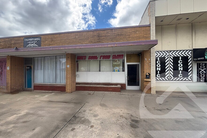 19550-19566 Kelly Rd, Harper Woods, MI for lease - Building Photo - Image 1 of 2