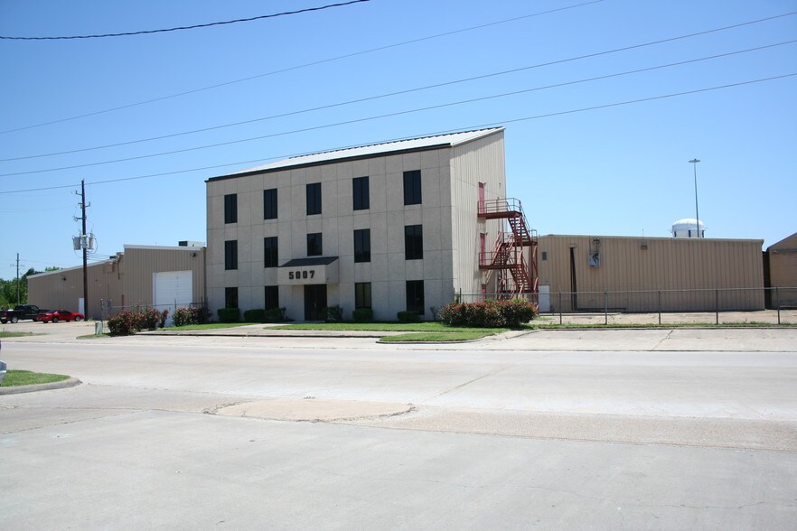 5007 E 3rd St, Katy, TX à louer - Photo du bâtiment - Image 2 de 3