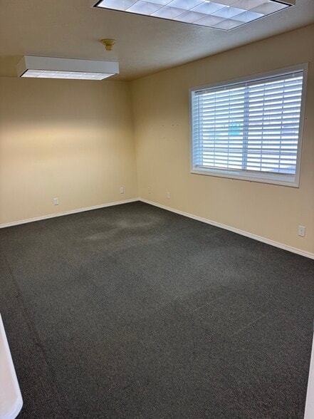 273 Shoup Ave W, Twin Falls, ID for lease - Interior Photo - Image 3 of 36