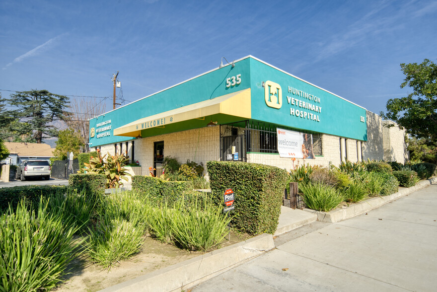 Banfield Pet Hospital, Monrovia, CA à vendre - Photo du bâtiment - Image 1 de 1