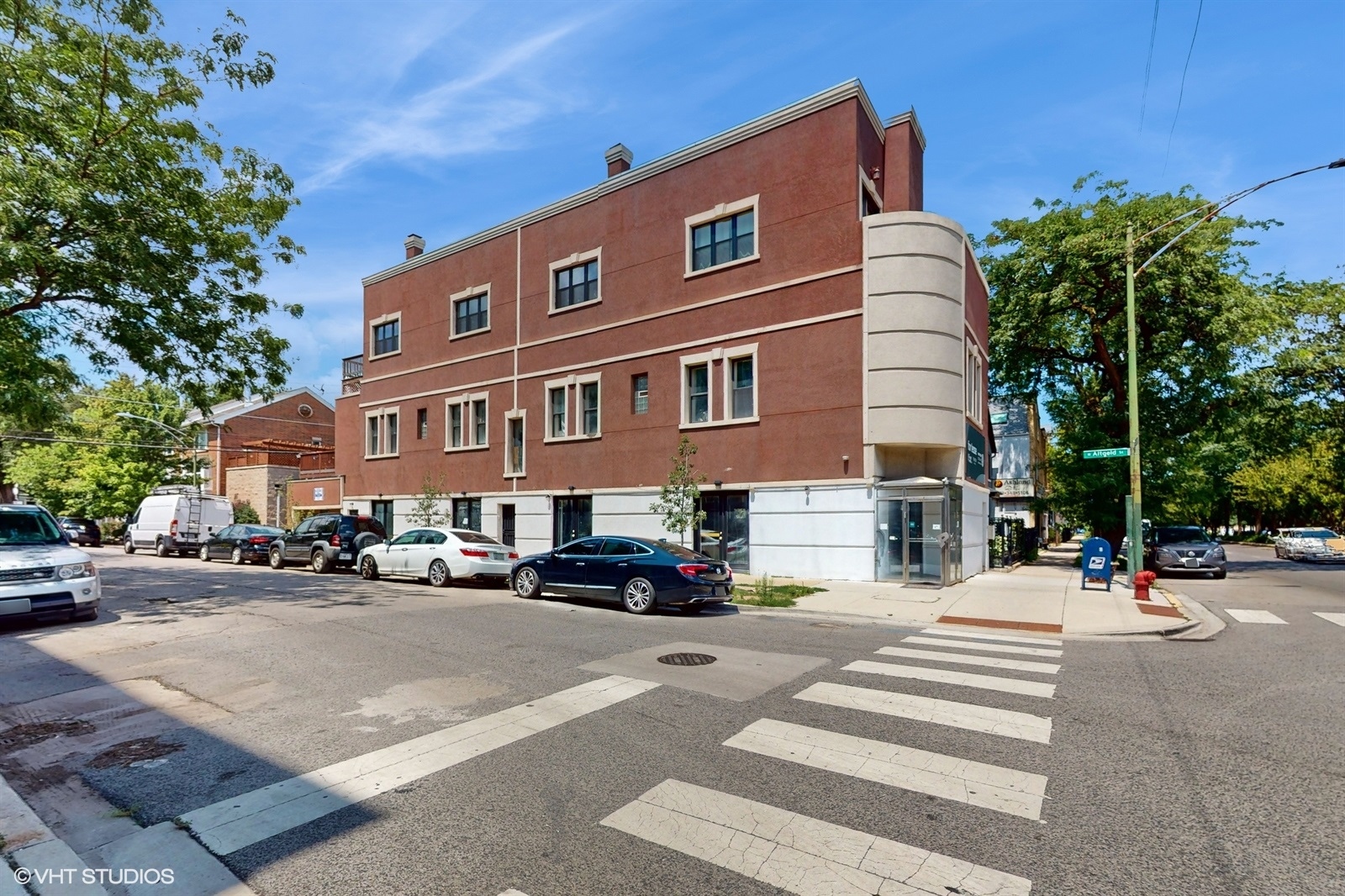 2500 N Ashland Ave, Chicago, IL à louer Photo du bâtiment- Image 1 de 30