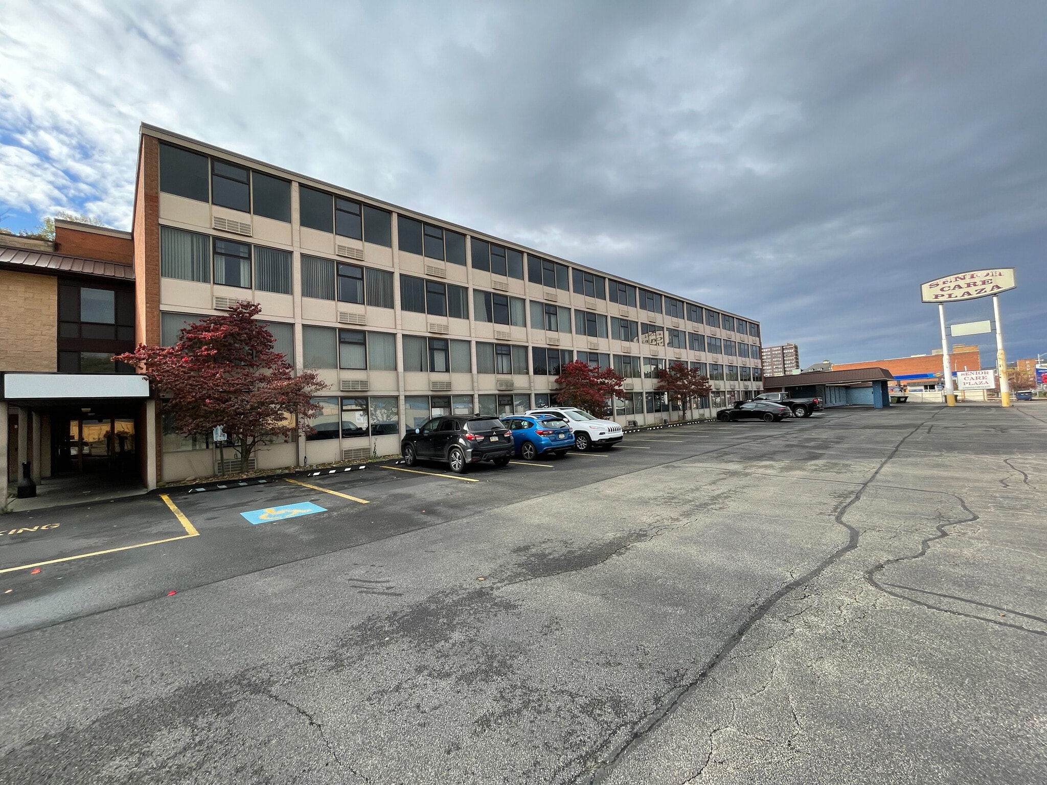 624 Lysle Blvd, McKeesport, PA for sale Primary Photo- Image 1 of 34