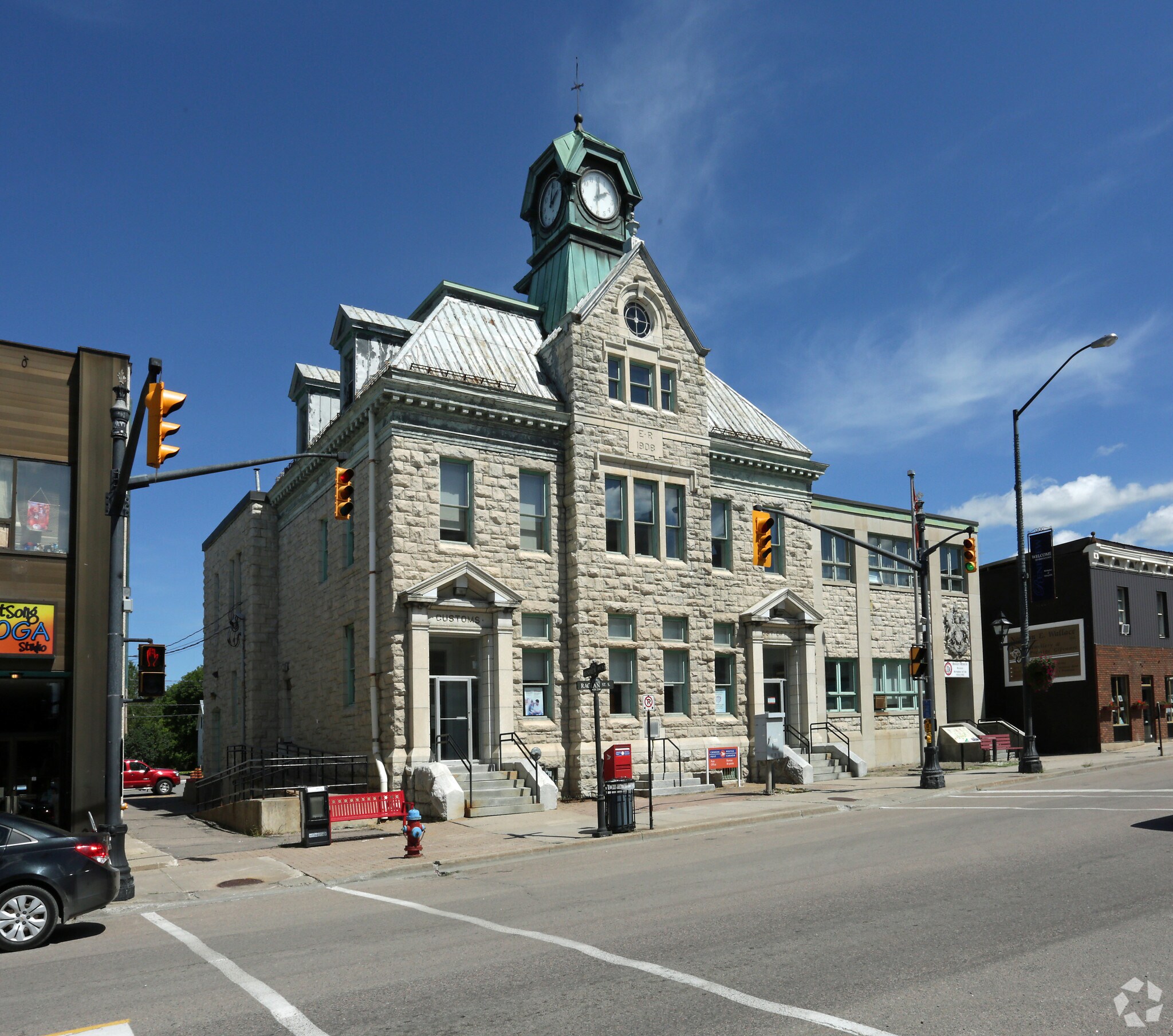 249 Raglan St S, Renfrew, ON for sale Primary Photo- Image 1 of 1