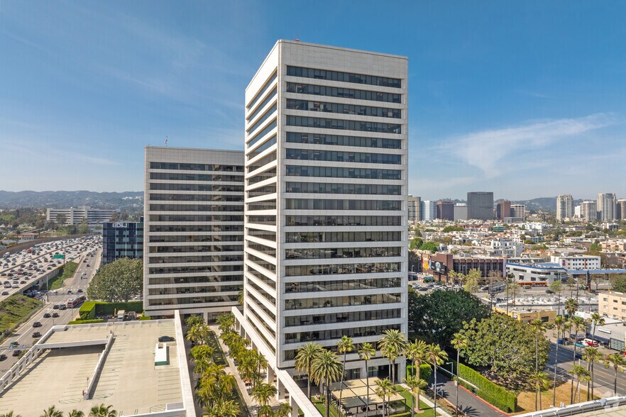 11150 Santa Monica Blvd, Los Angeles, CA à louer - Photo du bâtiment - Image 3 de 8