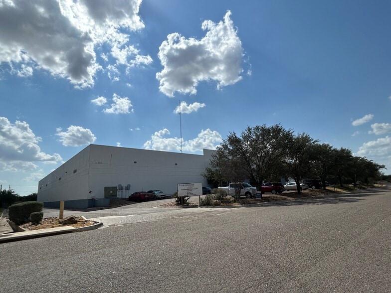 13120 Spivey Dr, Laredo, TX for lease - Building Photo - Image 1 of 9