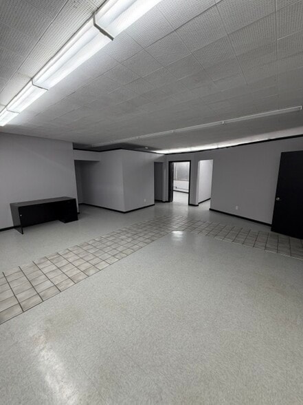 2400 W Cornell St, Milwaukee, WI for lease - Building Photo - Image 2 of 5