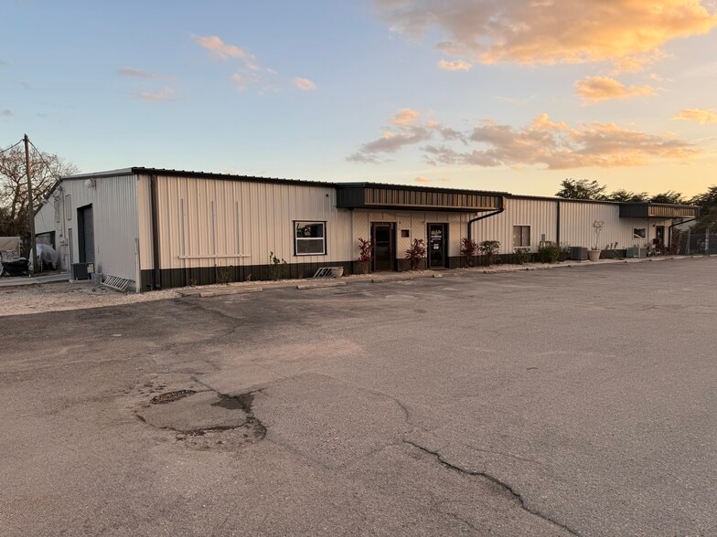 1302 NE Pine Island Rd, Cape Coral, FL for lease - Primary Photo - Image 1 of 7