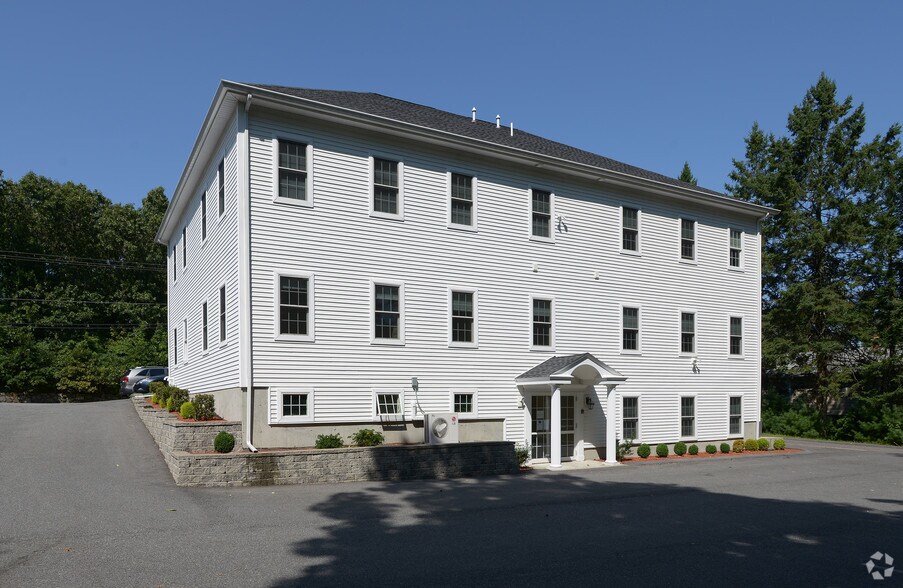 2155 Diamond Hill Rd, Cumberland, RI à louer - Photo du bâtiment - Image 2 de 5