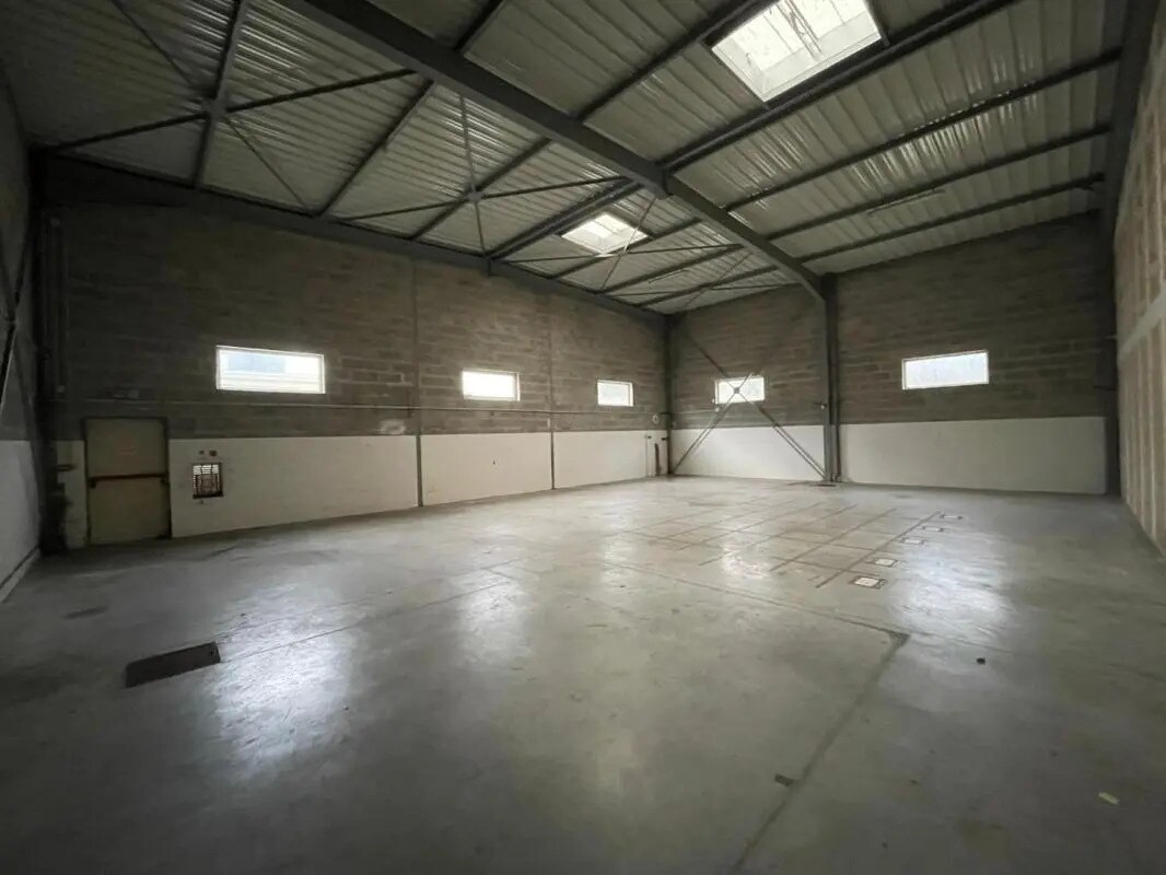 Industrial in Argenteuil for lease Interior Photo- Image 1 of 8