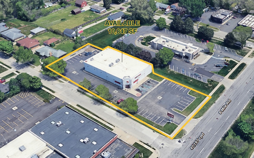 4803 E 8 Mile Rd, Warren, MI for lease - Primary Photo - Image 2 of 2