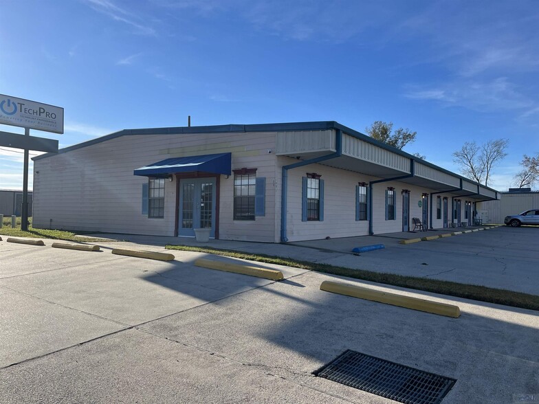 200 S Lacarpe Cir, Houma, LA for lease - Primary Photo - Image 1 of 12