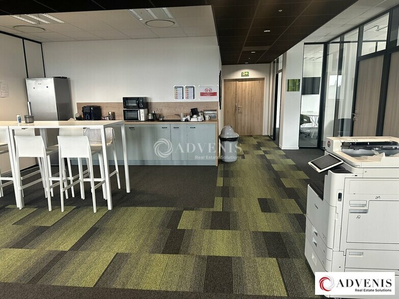 Bureau dans Lesquin à louer - Photo du bâtiment - Image 3 de 10