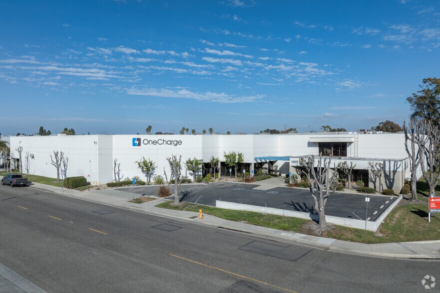 12472 Industry St, Garden Grove, CA à louer - Photo du bâtiment - Image 1 de 8