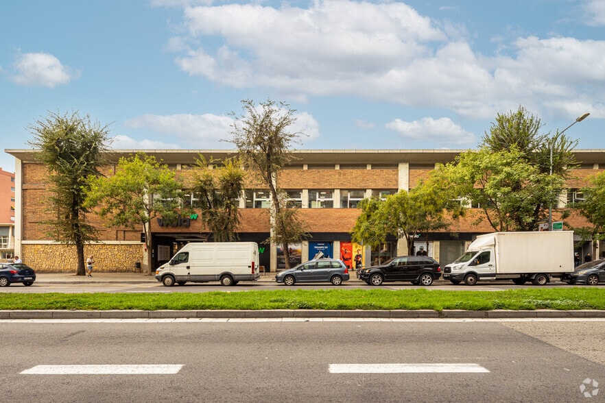 Passeig de la Zona Franca, 191-205, Barcelona, Barcelona for lease - Building Photo - Image 2 of 4