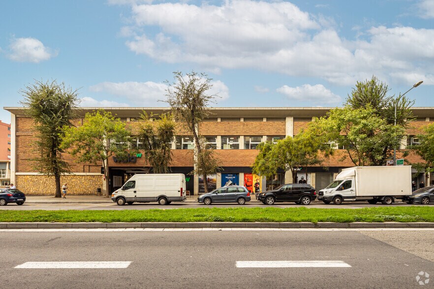 Passeig de la Zona Franca, 191-205, Barcelone, Barcelona à louer - Photo du bâtiment - Image 2 de 4