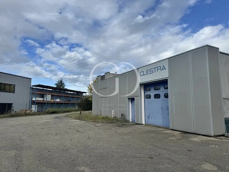 Flex in Décines-Charpieu for lease - Building Photo - Image 2 of 8