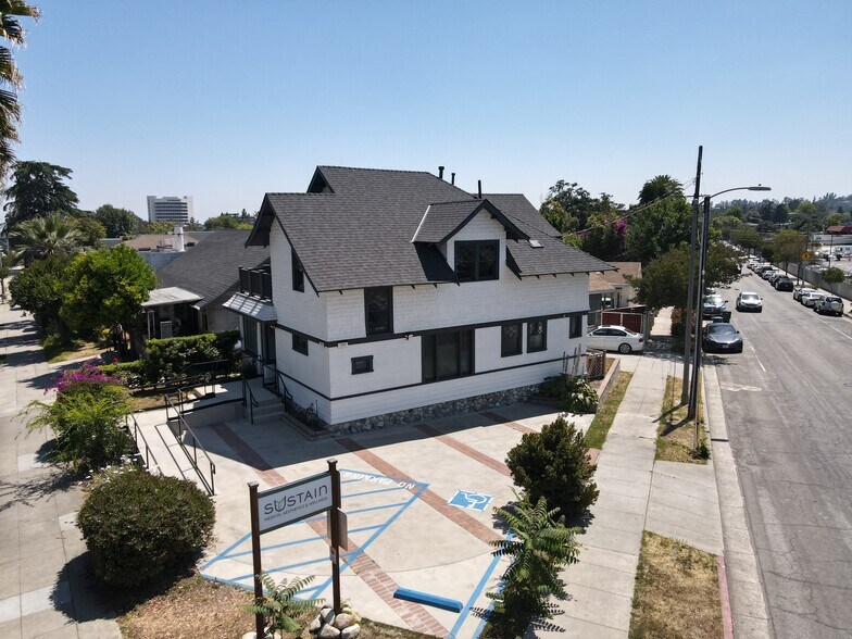 599 N Fair Oaks Ave, Pasadena, CA à louer - Photo du bâtiment - Image 2 de 15