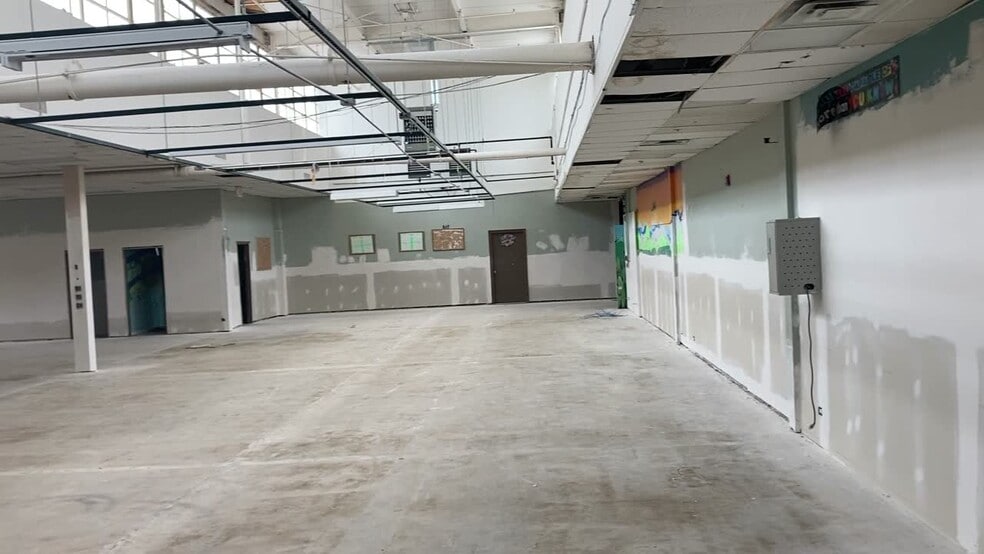 1225-1265 Hartrey Ave, Evanston, IL for lease - Commercial Listing Video - Image 2 of 23