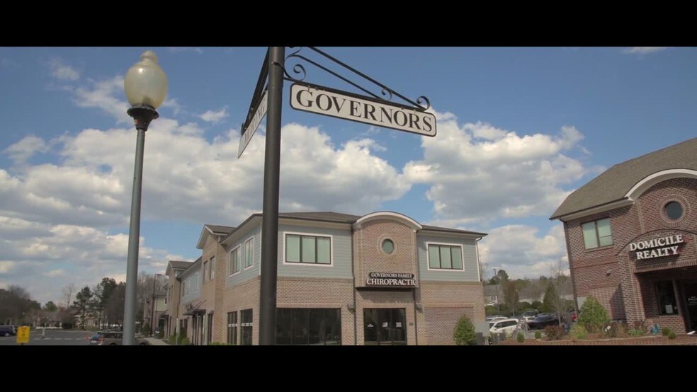 50101 Governors Dr, Chapel Hill, NC à louer - Vidéo sur l’inscription commerciale - Image 2 de 44