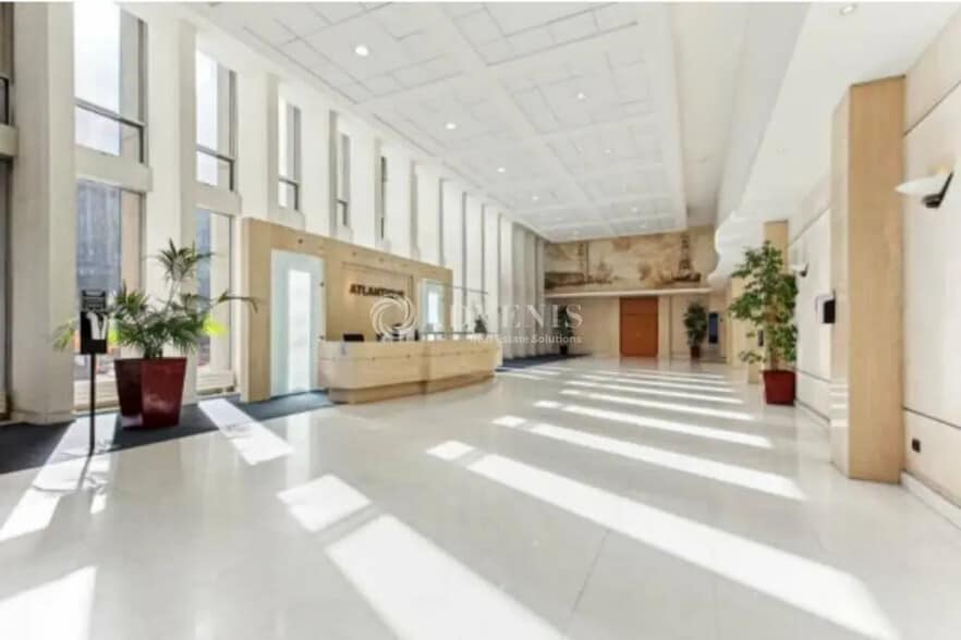 Office in Puteaux for lease - Lobby - Image 2 of 5