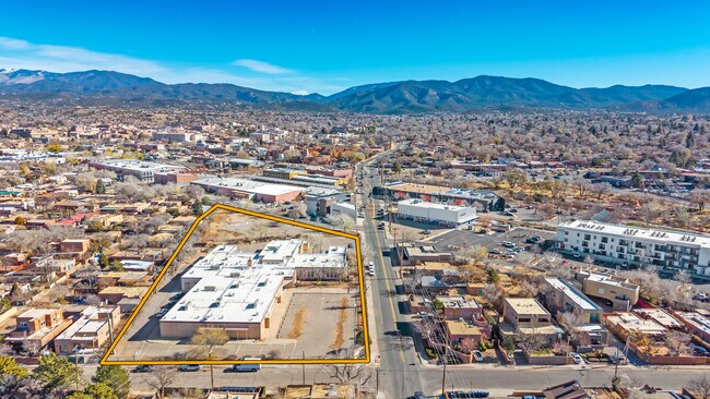 Plus de détails pour 1625 Paseo de Peralta, Santa Fe, NM - Services hôteliers à vendre