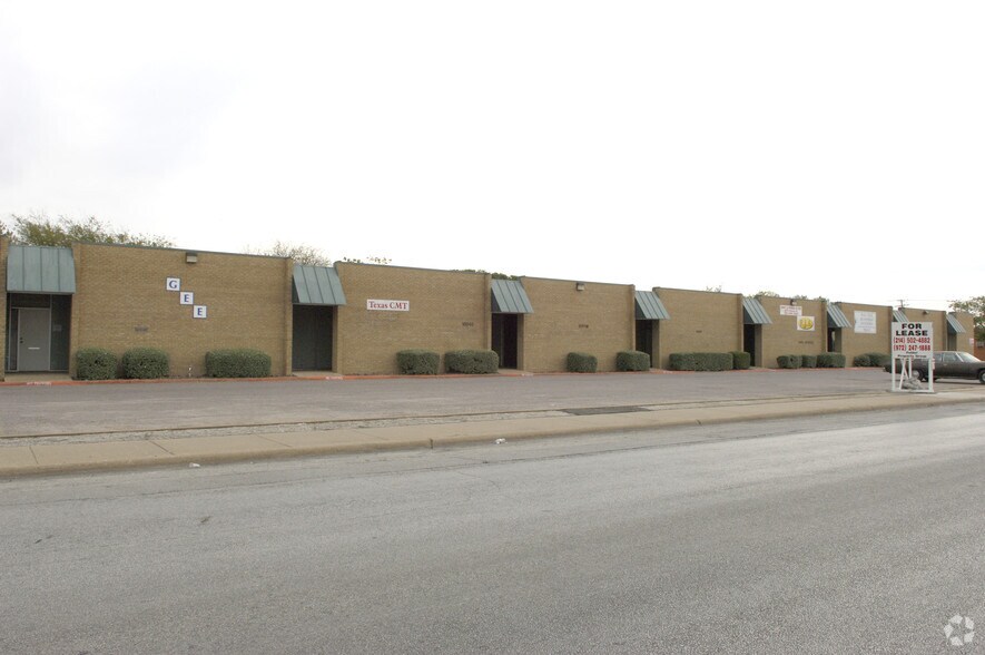 10024-10052 Monroe Dr, Dallas, TX à louer - Photo du bâtiment - Image 3 de 10