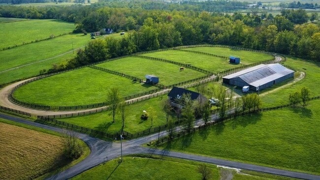 More details for 441 Knob View Rd, Russell Springs, KY - Sports & Entertainment for Sale