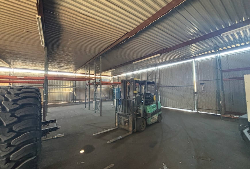 4227 E University Dr, Phoenix, AZ à louer - Photo du bâtiment - Image 2 de 7