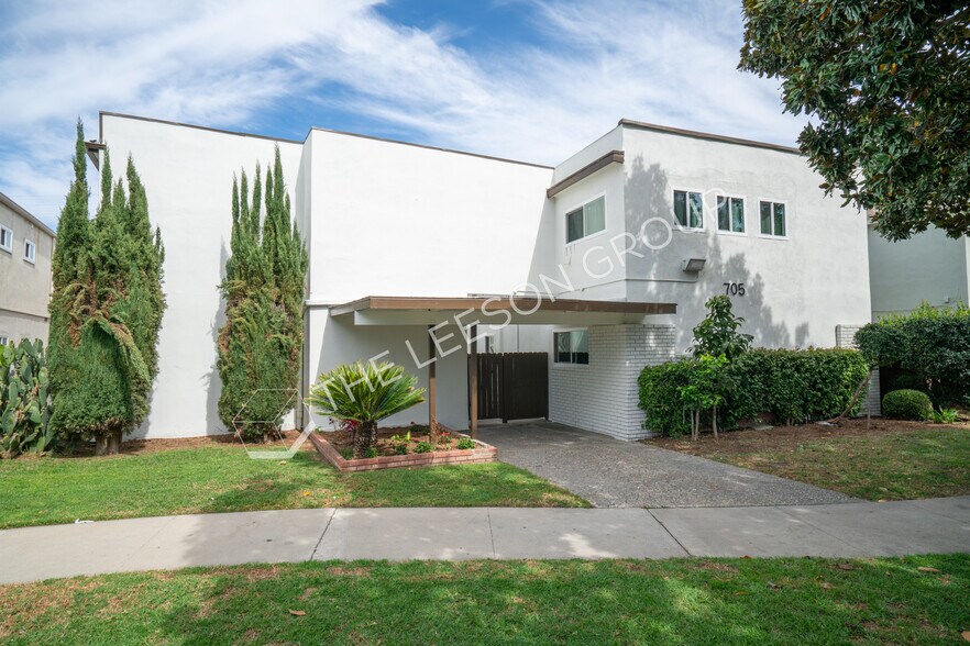 705 E Santa Fe Ave, Fullerton, CA à vendre - Photo du bâtiment - Image 3 de 16