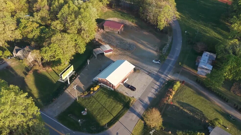 125 Woodhaven Rd, North Wilkesboro, NC à vendre - Vidéo sur l’inscription commerciale - Image 1 de 28