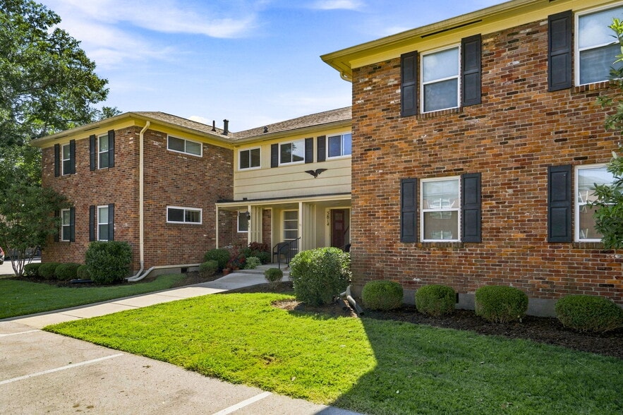 3814-3816 Nanz Ave, Louisville, KY for sale - Building Photo - Image 2 of 7
