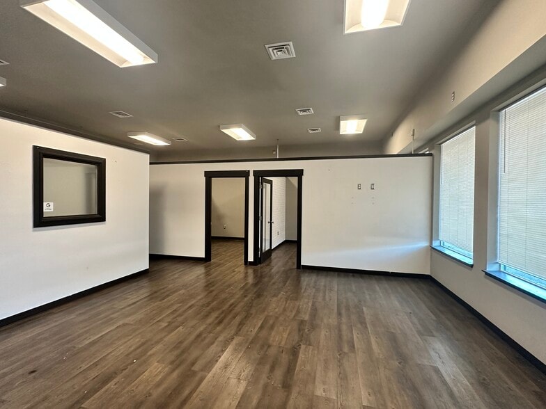 8218 Pacific Ave, Tacoma, WA for lease - Interior Photo - Image 2 of 11