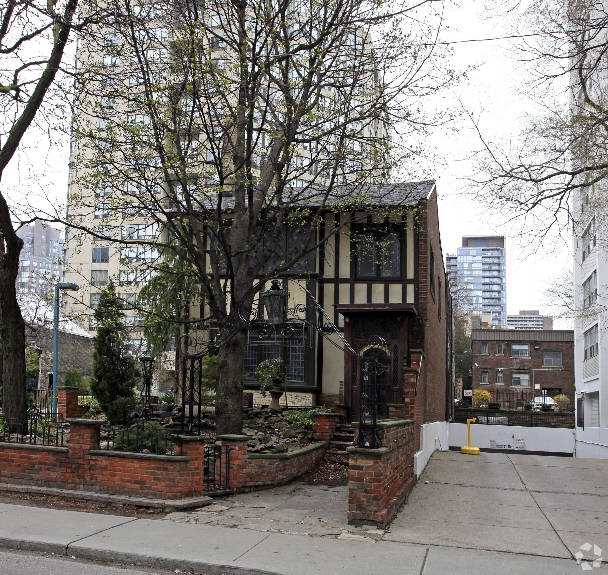 26 Alexander St, Toronto, ON à vendre Photo principale- Image 1 de 1