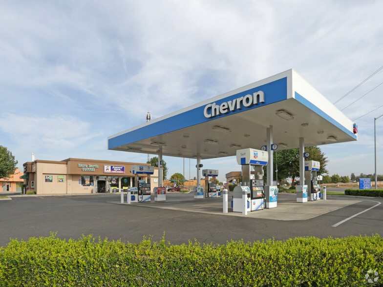 7505 N Willow Ave, Fresno, CA for lease - Primary Photo - Image 1 of 8