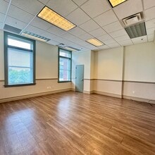 1111 W 39th St, Kansas City, MO for lease Interior Photo- Image 1 of 3